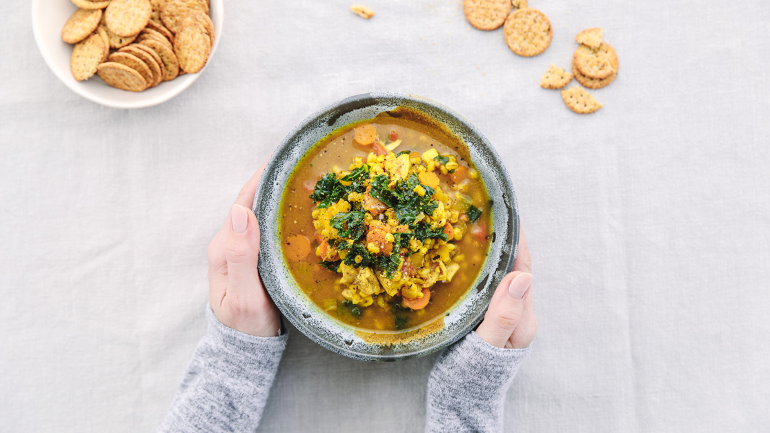 soupe-repas de base aux légumes et au curcuma. - Science et Fourchette
