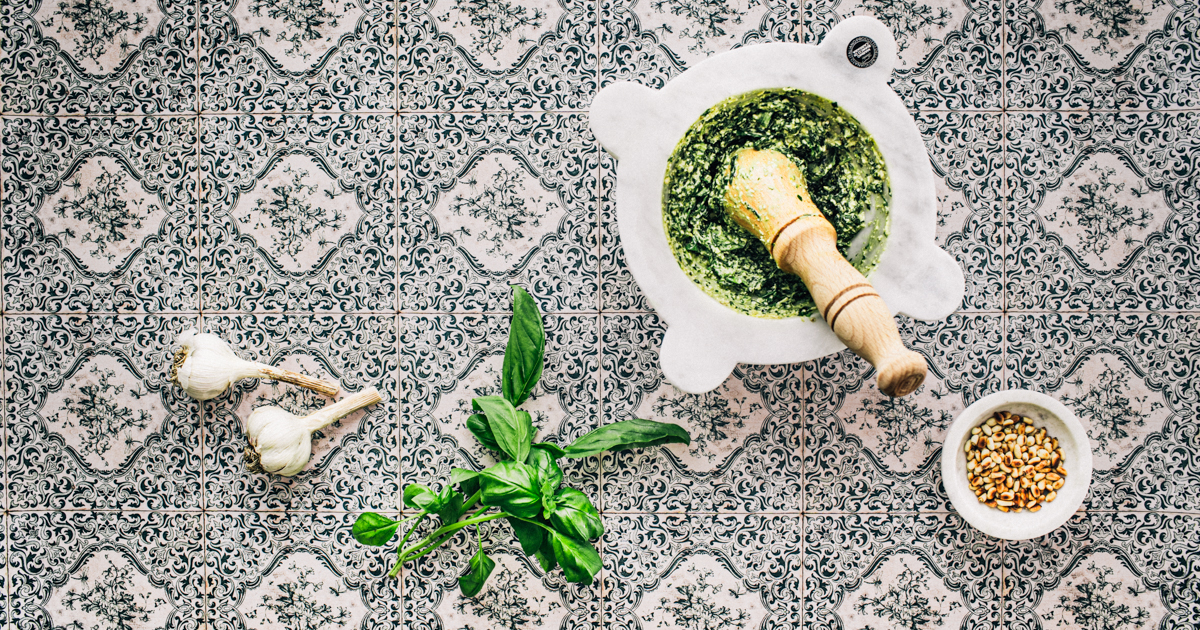 Pesto traditionnel au basilic, comme en Italie. Science et Fourchette