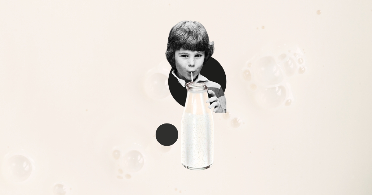 Enfant buvant du lait dans une bouteille rétro — illustration utilisée pour illustrer les croyances populaires autour du lait cru, dans un article rédigé par une nutritionniste et docteure en pharmacie.