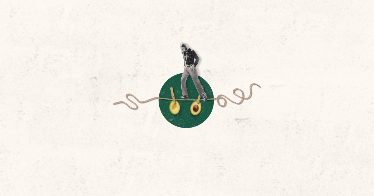Collage artistique représentant une personne marchant sur une corde faite de fil et d’avocats, symbole de l’équilibre fragile entre les promesses santé et les enjeux environnementaux de l’huile d’avocat.