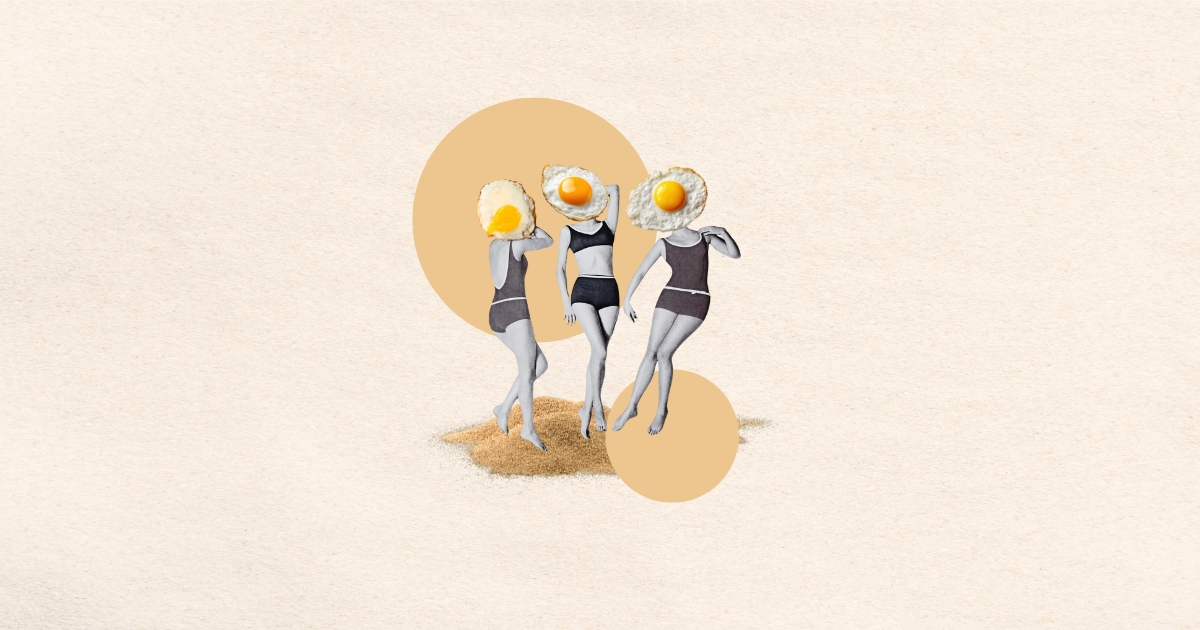 Collage artistique de trois femmes en maillot de bain avec des œufs au plat à la place de la tête, symbole ludique du lien entre œufs et cholestérol.
